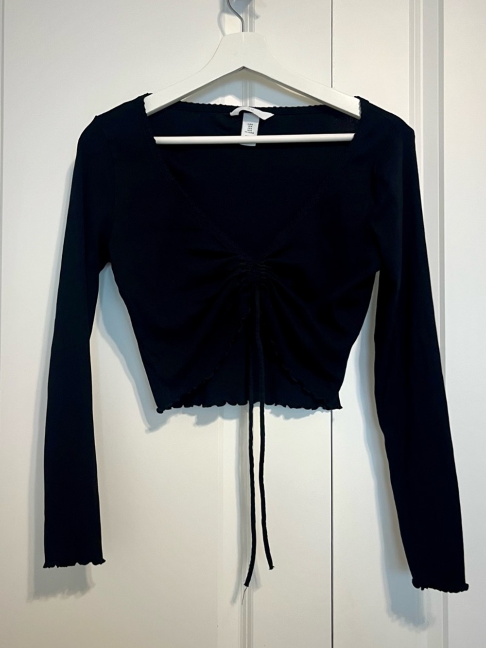H&M Black Long-Sleeve Ruched Front Crop Top